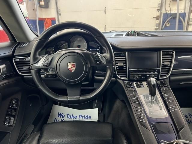 Porsche Panamera 4S 2011
