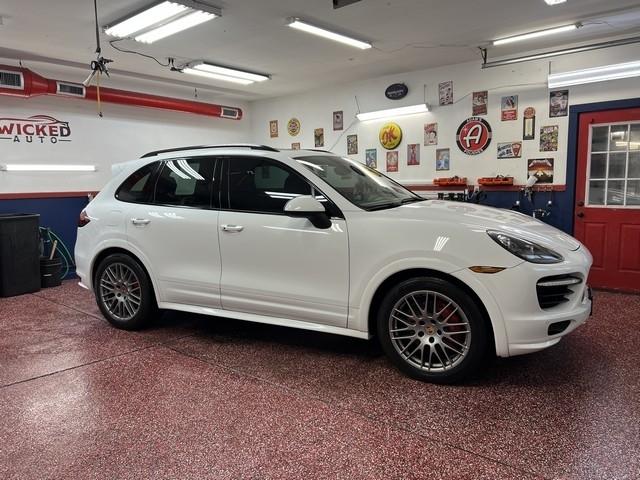 Porsche Cayenne GTS 2014