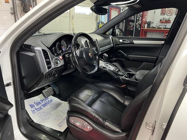 Porsche Cayenne GTS 2014