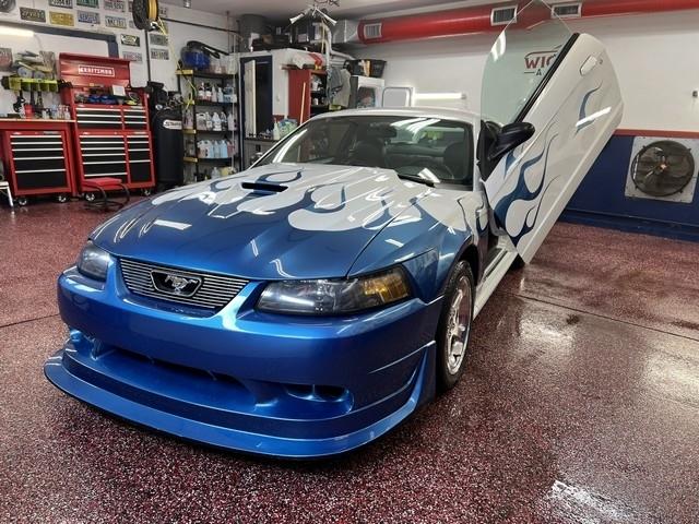 Ford Mustang GT Deluxe Coupe 2004
