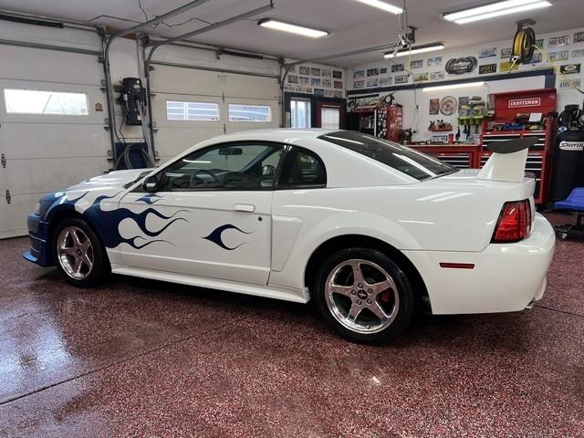 Ford Mustang GT Deluxe Coupe 2004