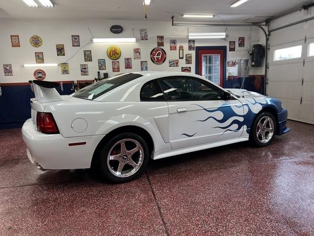 Ford Mustang GT Deluxe Coupe 2004
