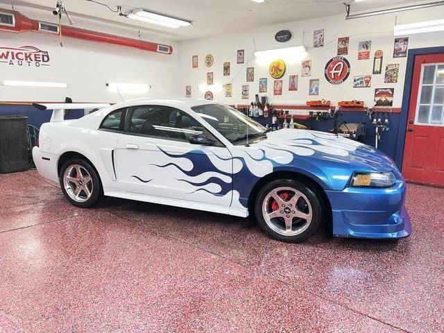 Ford Mustang GT Deluxe Coupe 2004