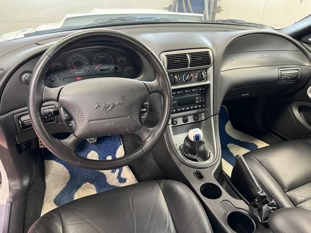 Ford Mustang GT Deluxe Coupe 2004