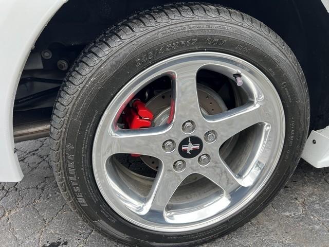 Ford Mustang GT Deluxe Coupe 2004