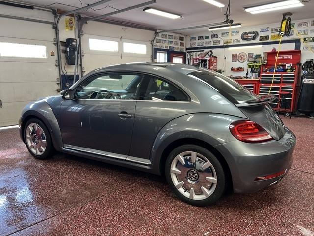 Volkswagen Beetle 2.0T SE 2018