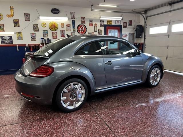 Volkswagen Beetle 2.0T SE 2018