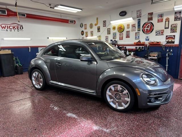 Volkswagen Beetle 2.0T SE 2018
