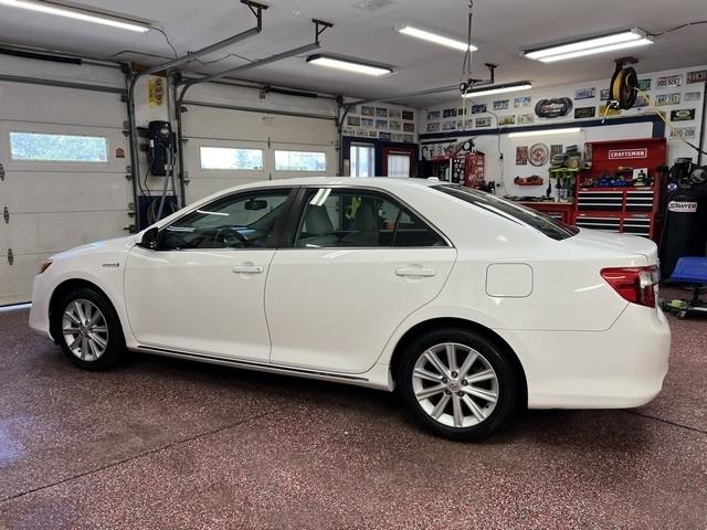 Toyota Camry Hybrid  2013