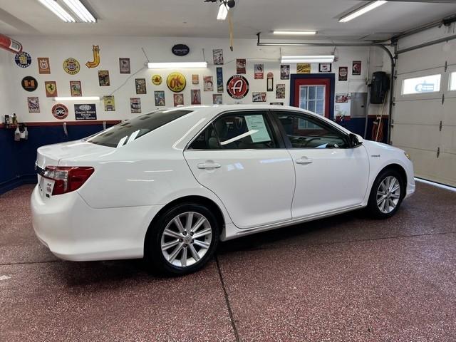 Toyota Camry Hybrid  2013