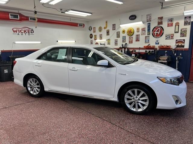 Toyota Camry Hybrid  2013