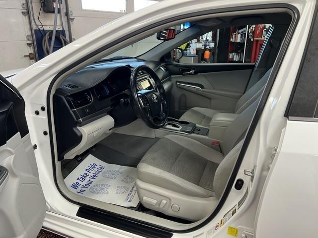 Toyota Camry Hybrid  2013