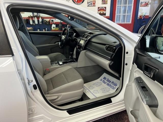 Toyota Camry Hybrid  2013