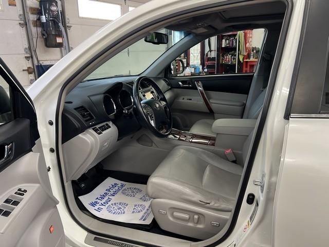 Toyota Highlander Hybrid Limited 4WD 2013