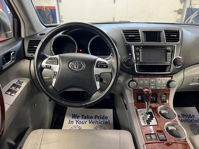 Toyota Highlander Hybrid Limited 4WD 2013