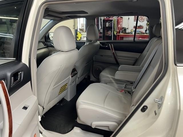 Toyota Highlander Hybrid Limited 4WD 2013