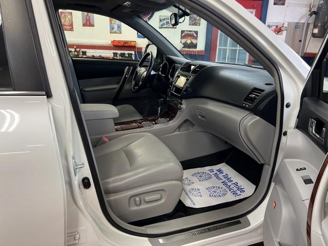 Toyota Highlander Hybrid Limited 4WD 2013