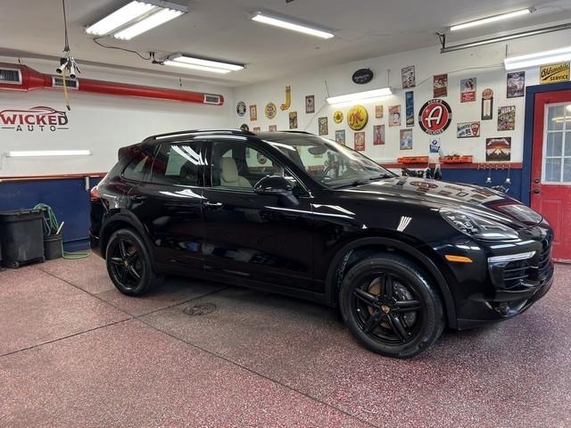 Porsche Cayenne Base 2016
