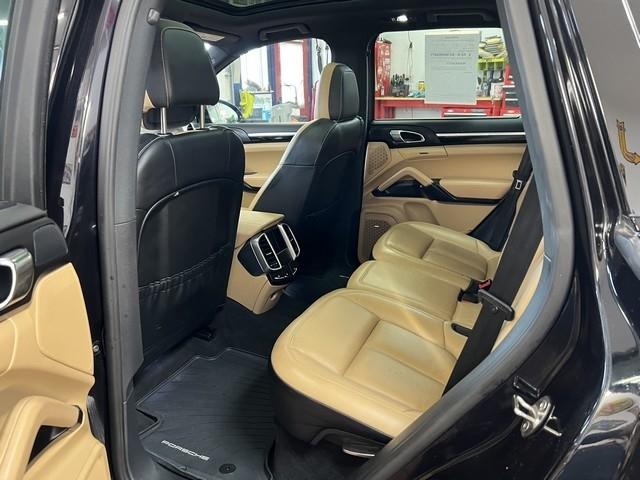 Porsche Cayenne Base 2016