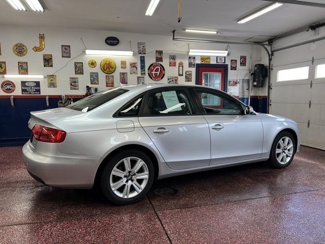 Audi A4 2.0T Sedan quattro Manual 2010