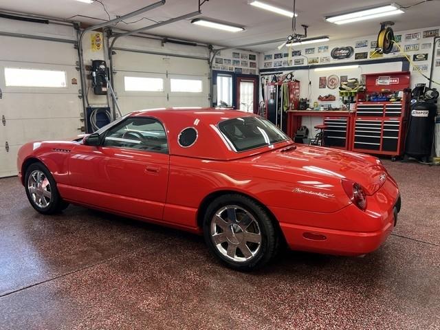 Ford Thunderbird Deluxe 2002