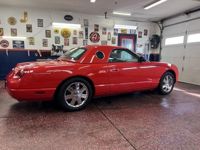 Ford Thunderbird Deluxe 2002