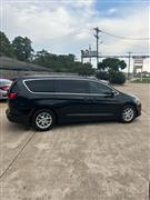 2022 Chrysler Voyager 