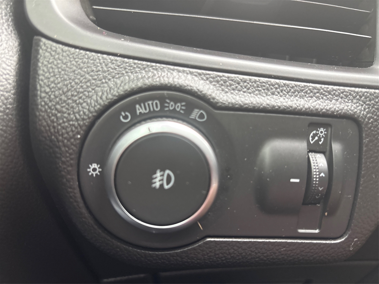 Buick Envision  2020