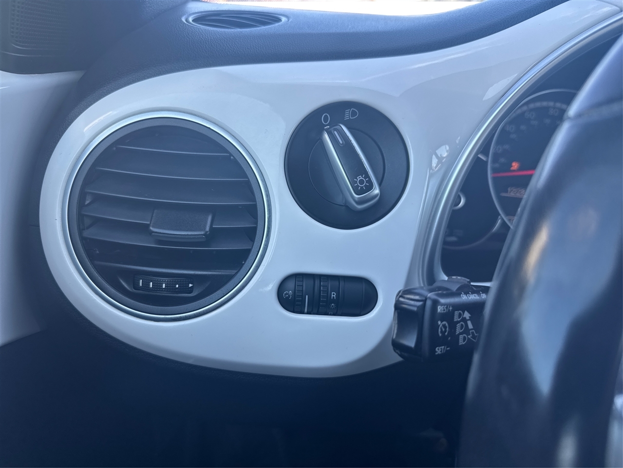 Volkswagen Beetle 2.5L Convertible 2013