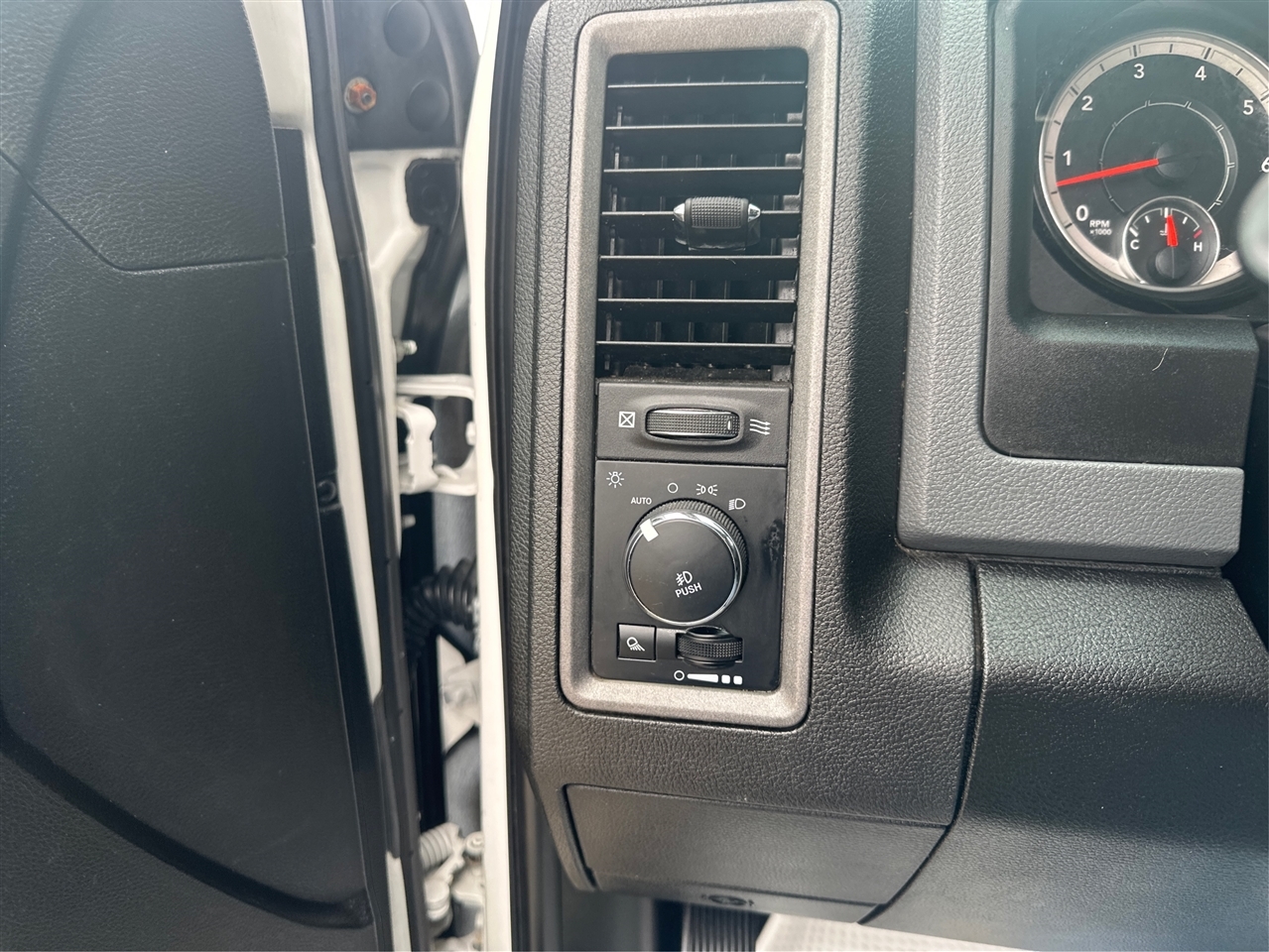 RAM 1500 Classic Tradesman Crew Cab SWB 4WD 2019