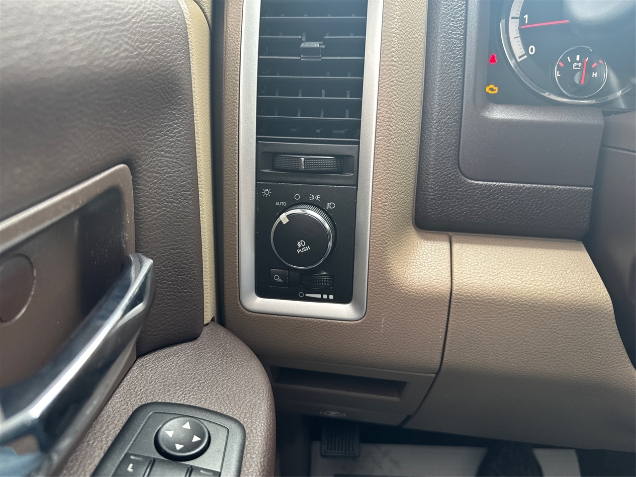 RAM 1500 ST Crew Cab 2WD 2011