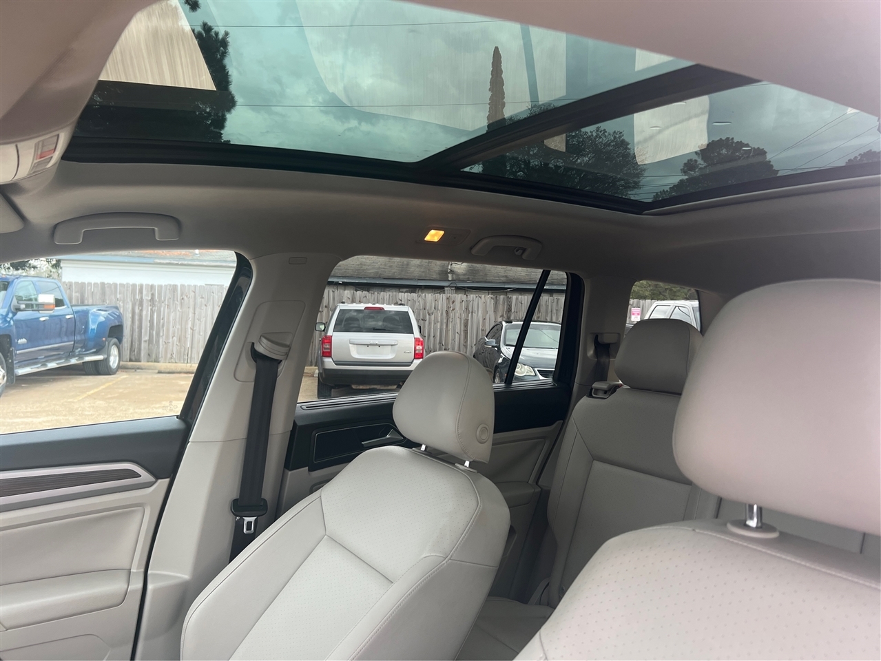 Volkswagen Atlas V6 SE w/Technology R-Line 2019