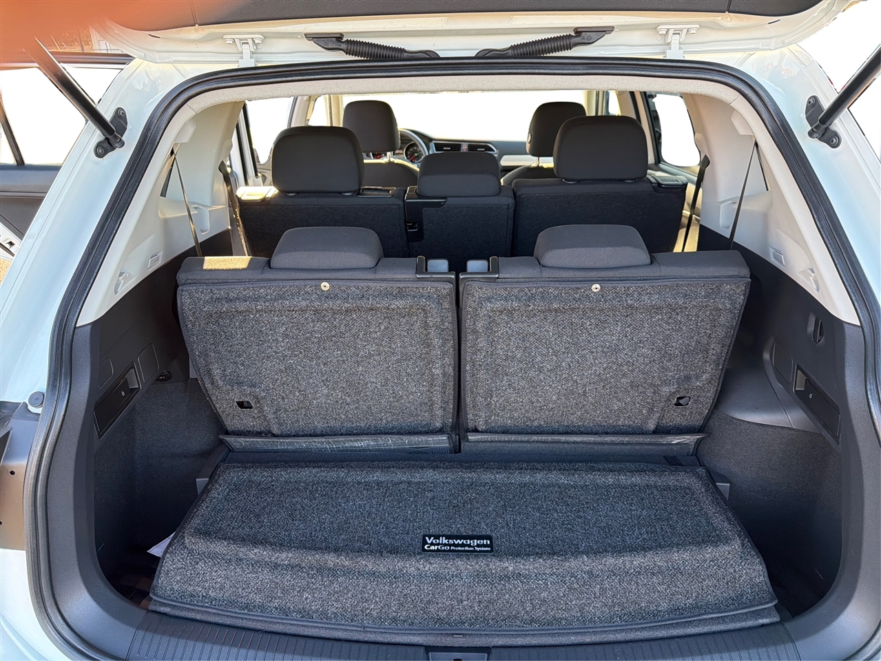 Volkswagen Tiguan S 2018