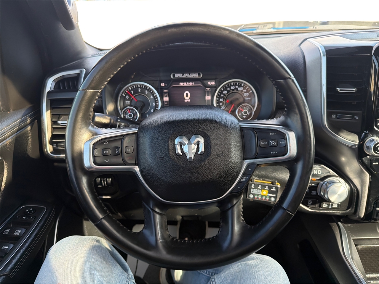 RAM 1500 Laramie Crew Cab SWB 4WD 2021