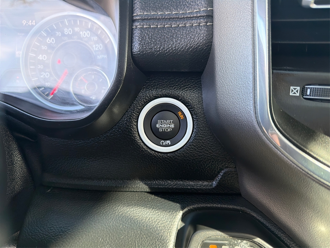 RAM 1500 Laramie Crew Cab SWB 4WD 2021