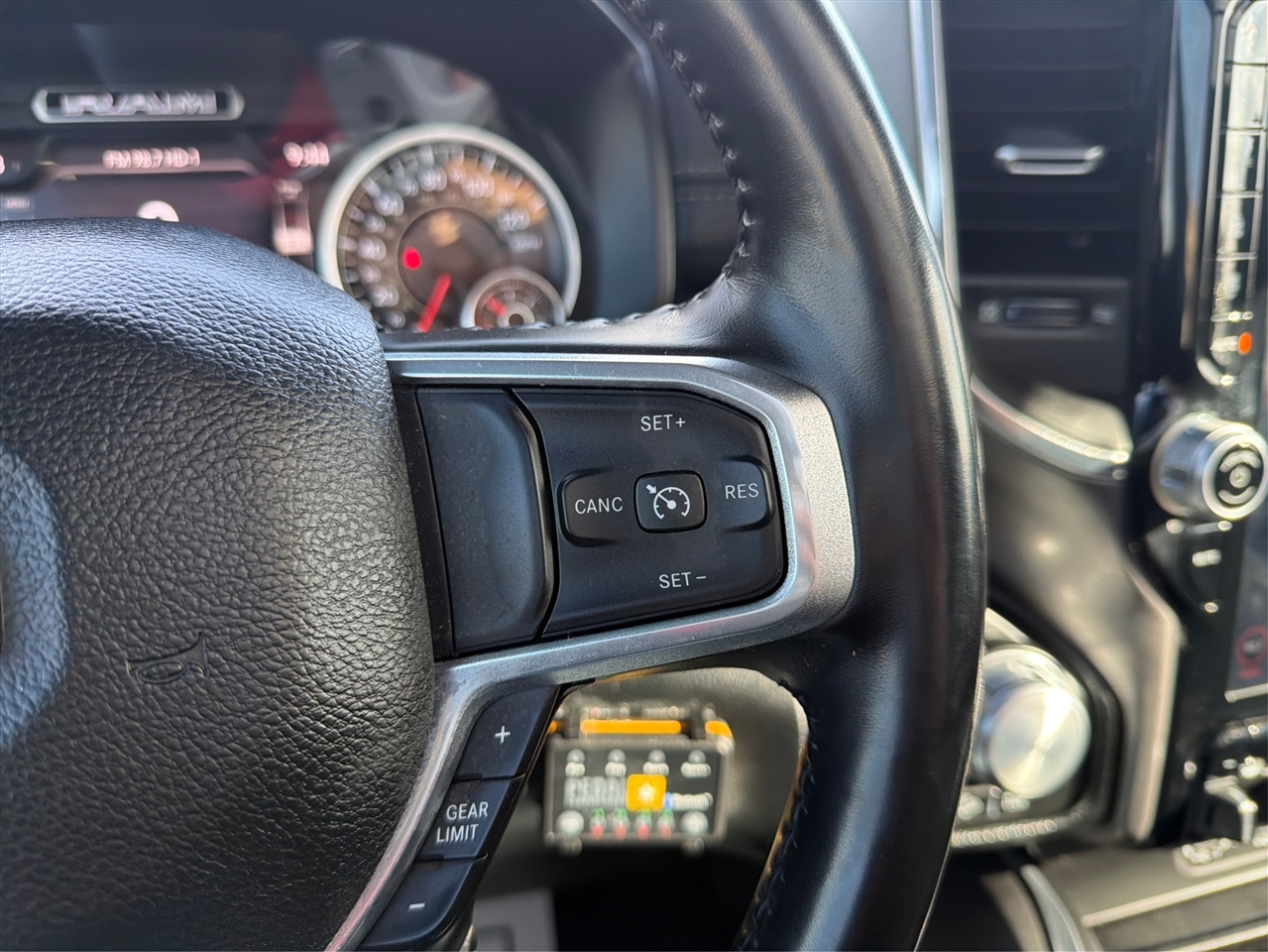 RAM 1500 Laramie Crew Cab SWB 4WD 2021