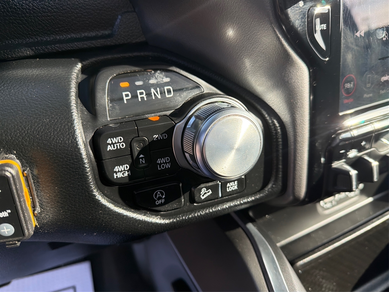 RAM 1500 Laramie Crew Cab SWB 4WD 2021