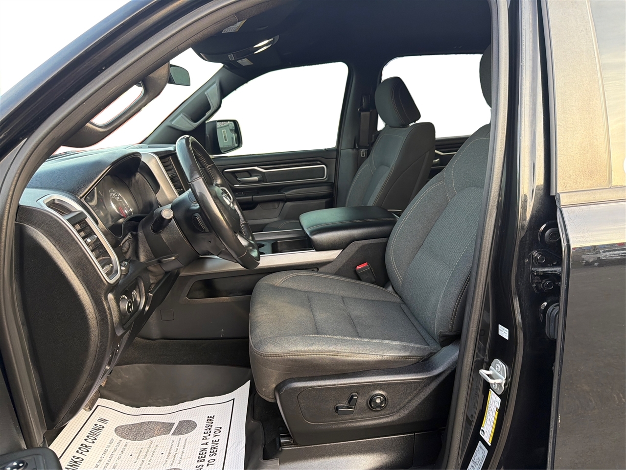 RAM 1500 Big Horn Crew Cab SWB 4WD 2020