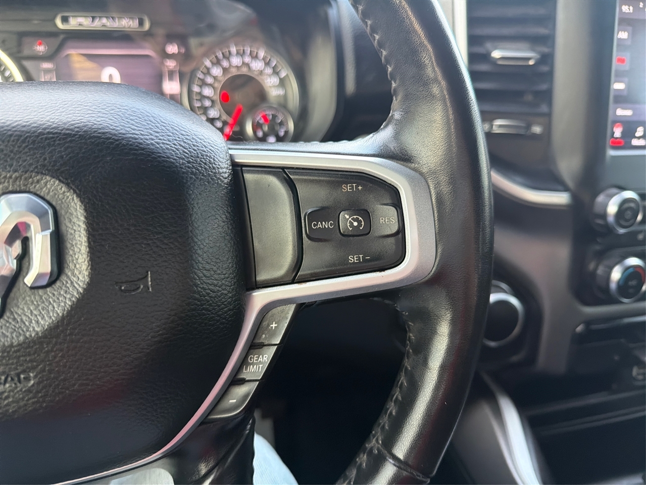 RAM 1500 Big Horn Crew Cab SWB 4WD 2020