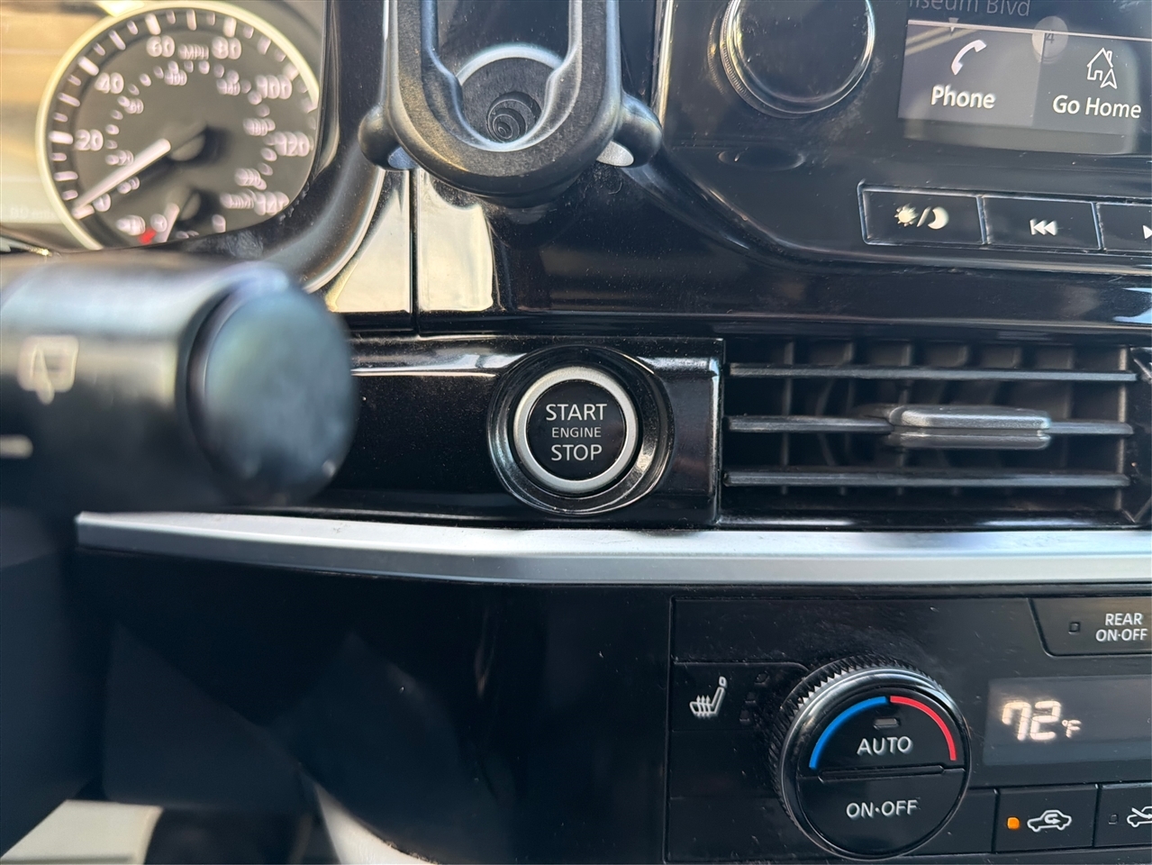 Nissan Pathfinder SL 2022