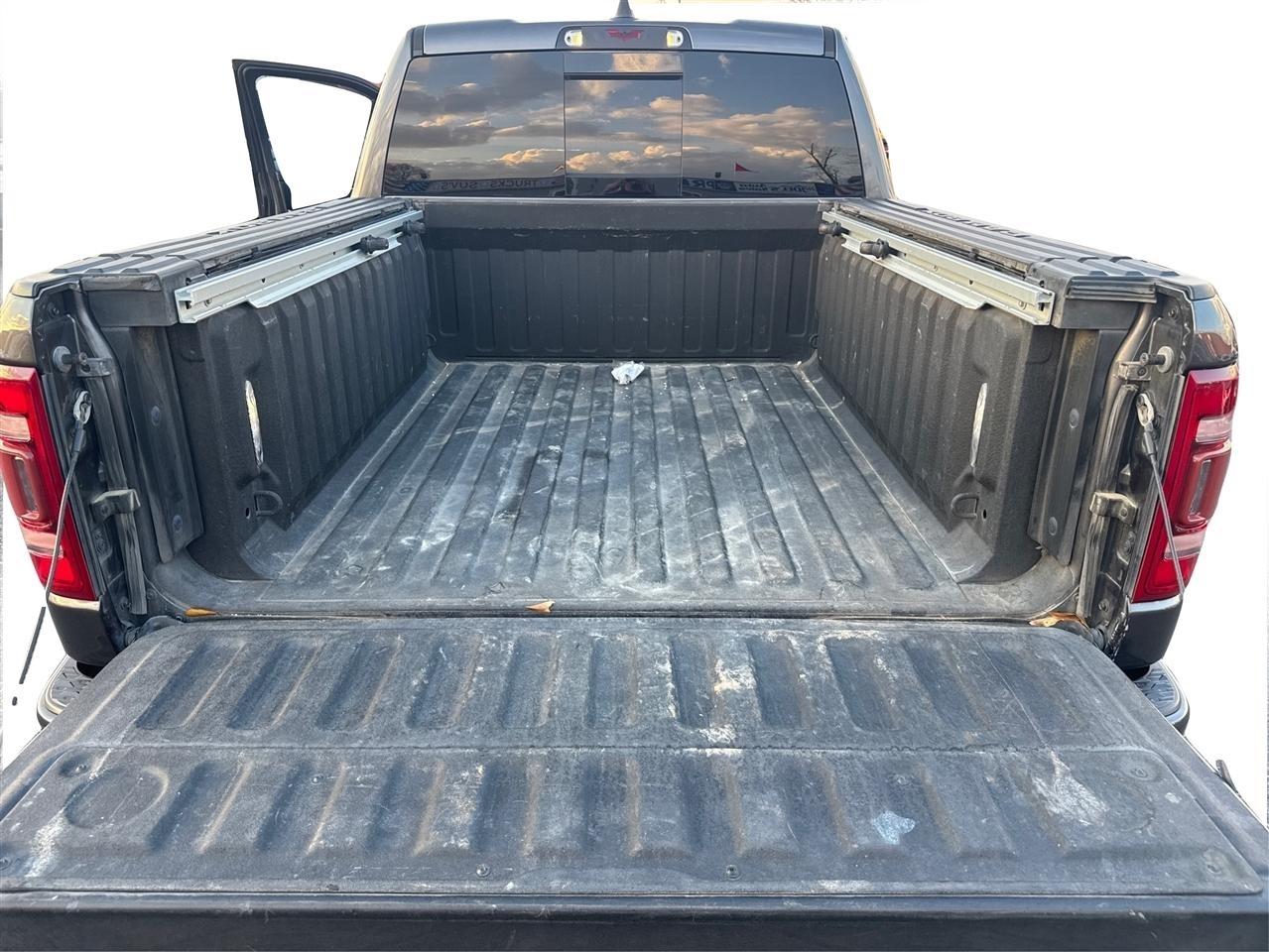 RAM 1500 Laramie Crew Cab SWB 4WD 2020