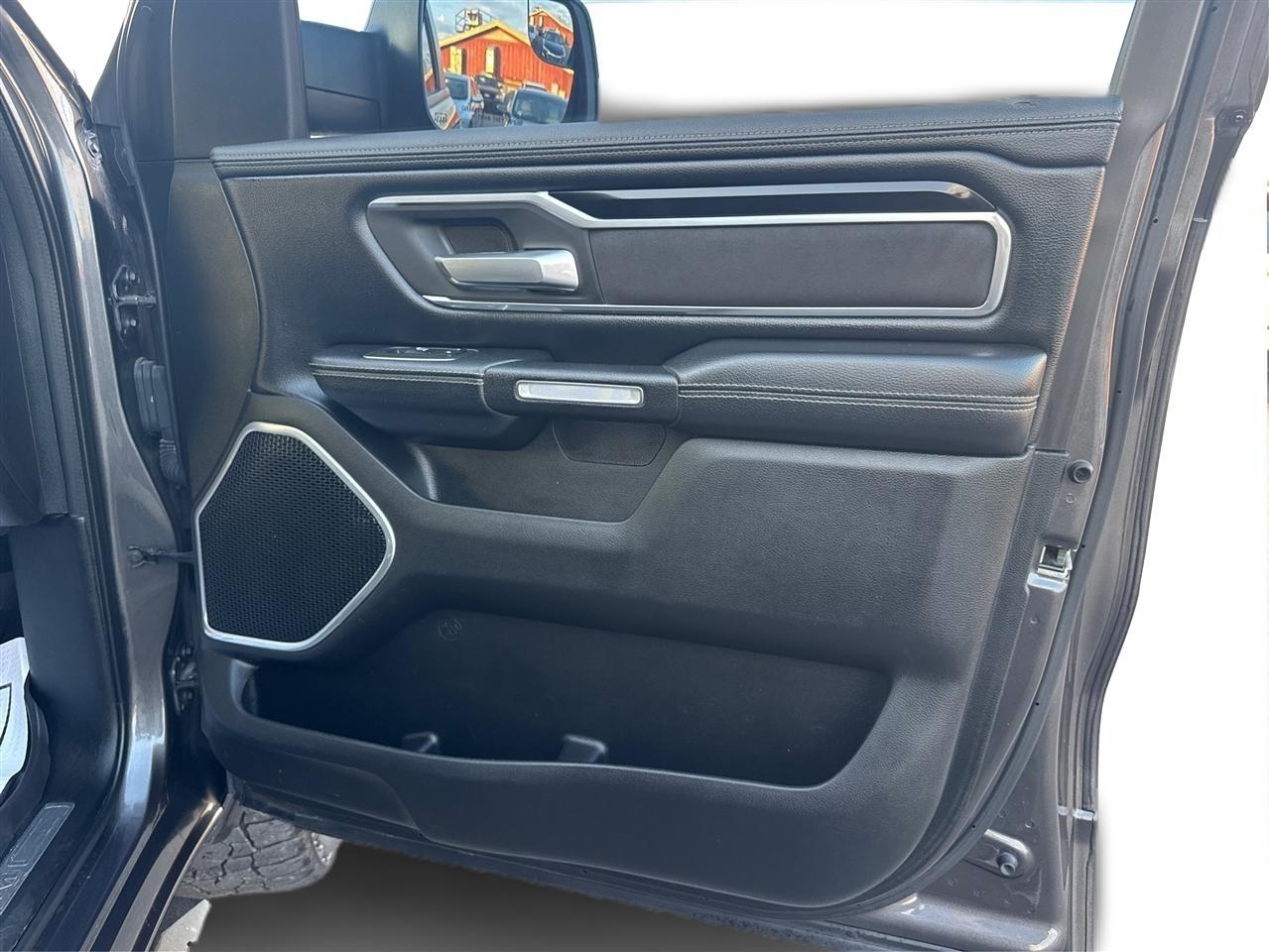 RAM 1500 Laramie Crew Cab SWB 4WD 2020