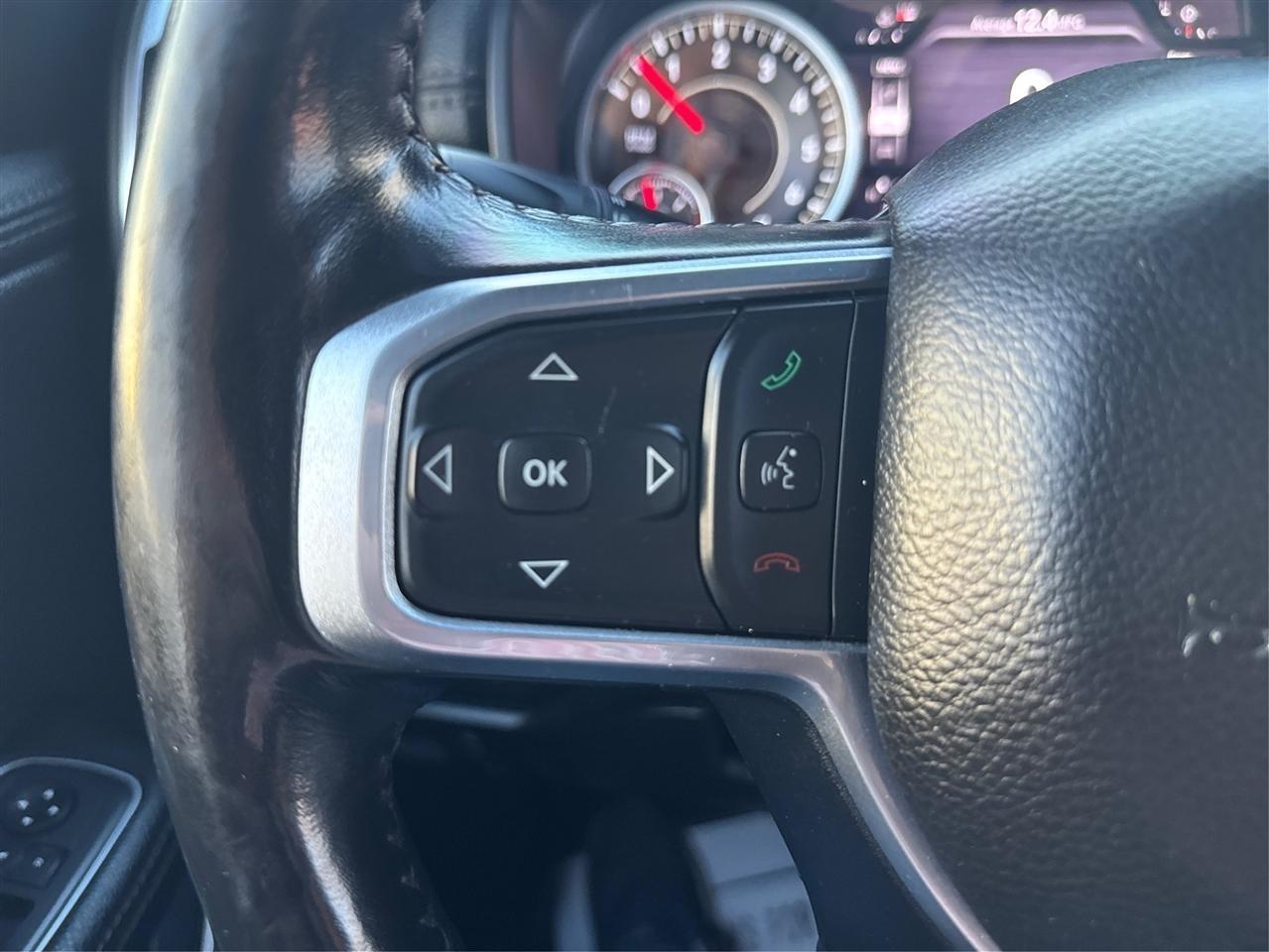 RAM 1500 Laramie Crew Cab SWB 4WD 2020