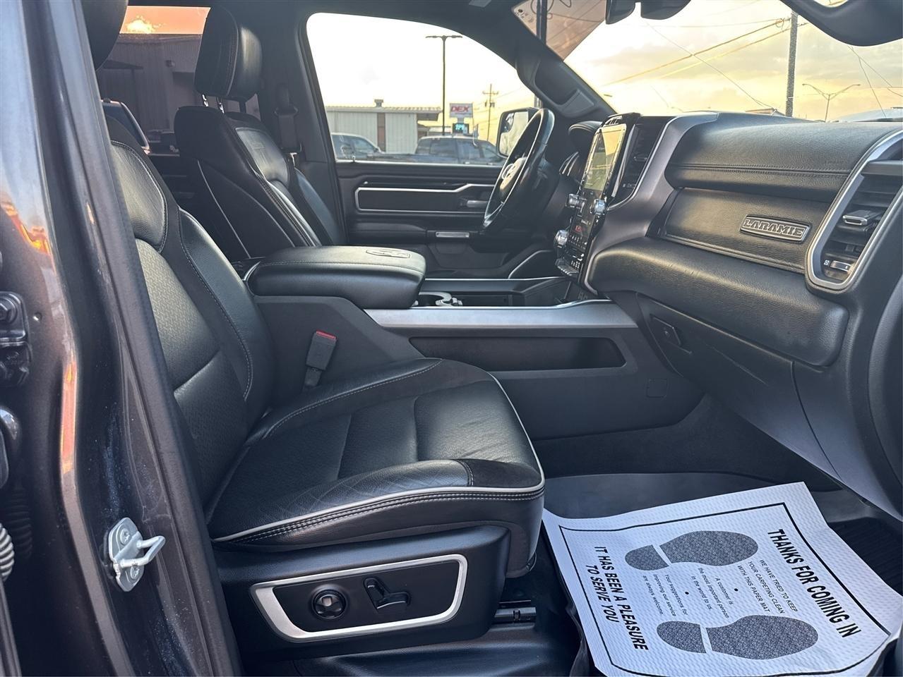 RAM 1500 Laramie Crew Cab SWB 4WD 2020