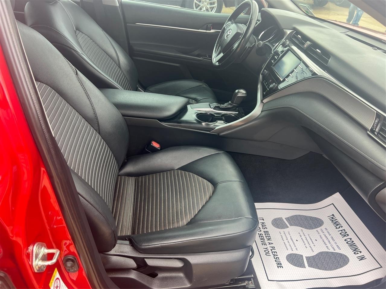 Toyota Camry SE 2019