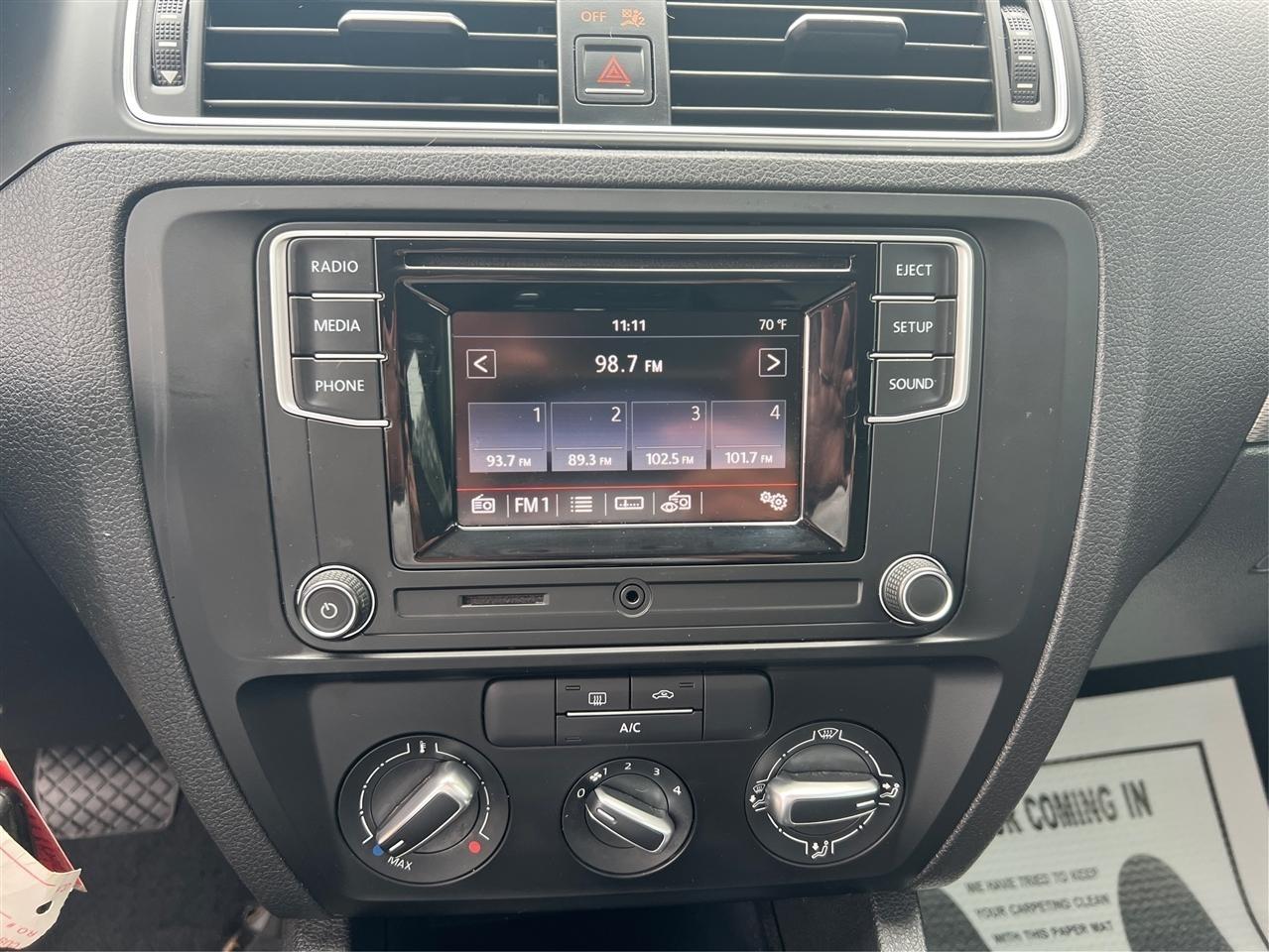 Volkswagen Jetta 1.4T S 6A 2017