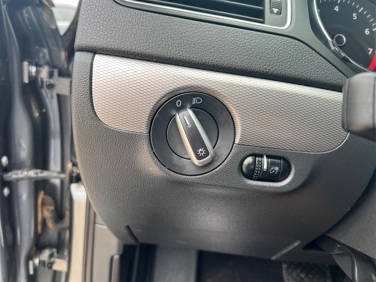 Volkswagen Jetta 1.4T S 6A 2017