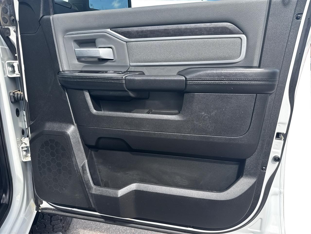 RAM 2500 Tradesman Crew Cab SWB 4WD 2023