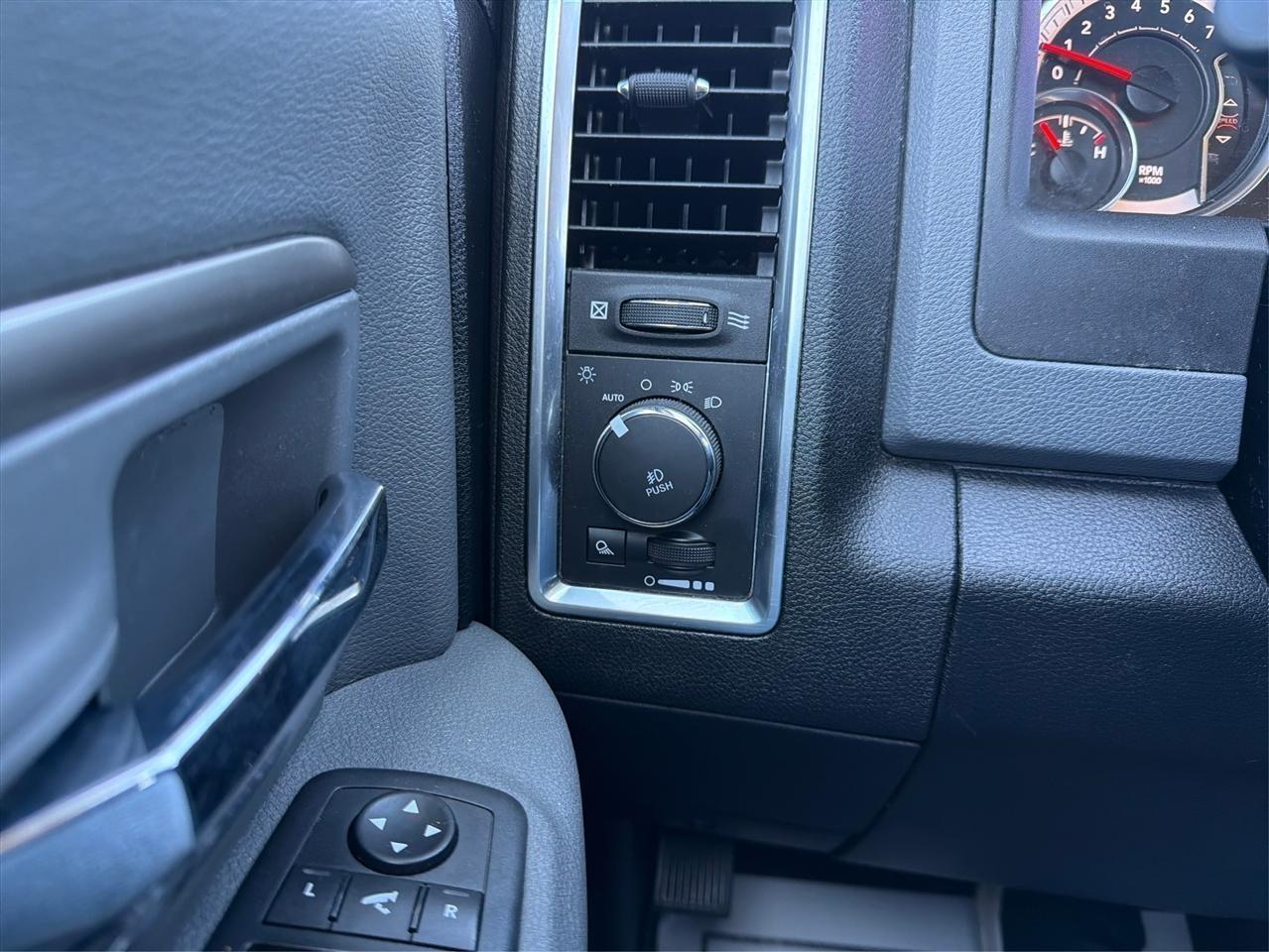 RAM 1500 SLT Crew Cab SWB 4WD 2018