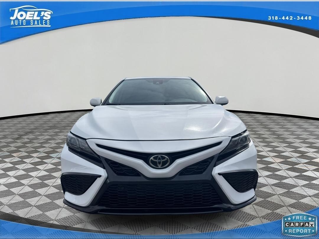 Toyota Camry SE 2021